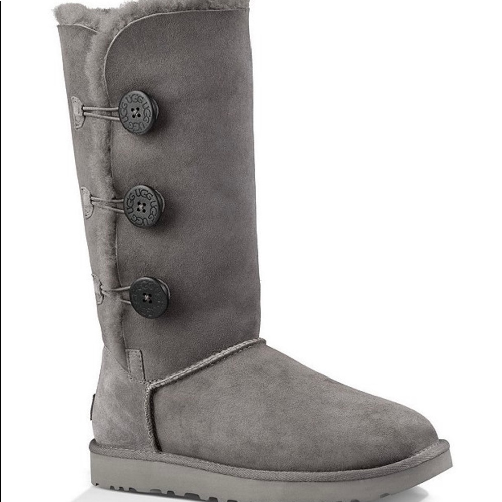 EUC Ugg Bailey Button Triplet boots in grey